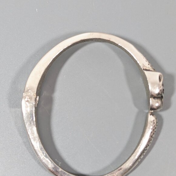 Retro Silver Tone Leopard Cat Hinge Bracelet Classic Statement 6" - Picture 3 of 9